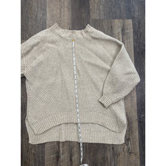 American Eagle Beige Knit Sweater Size Medium - Picture 2 of 5